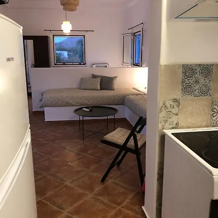 Nyaraló το μικρό σπίτι στο λιβάδι The Little House In The Meadow Parthénion