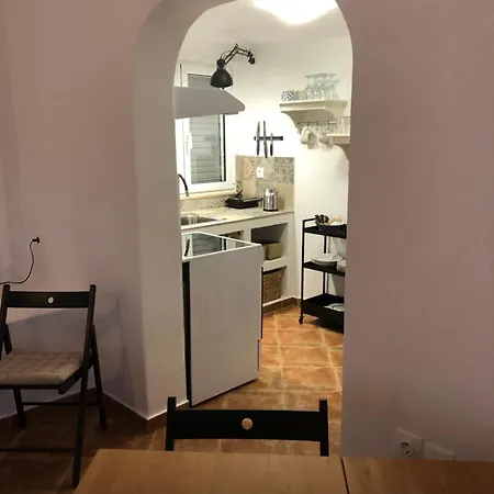 το μικρό σπίτι στο λιβάδι The Little House In The Meadow Nyaraló